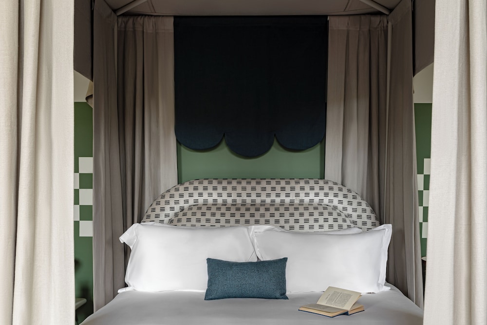 St Mary, Suite, King Bed
