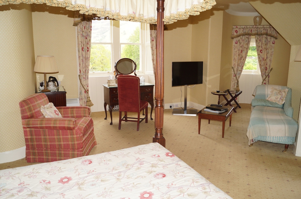 Glengarry Castle Hotel 10/42