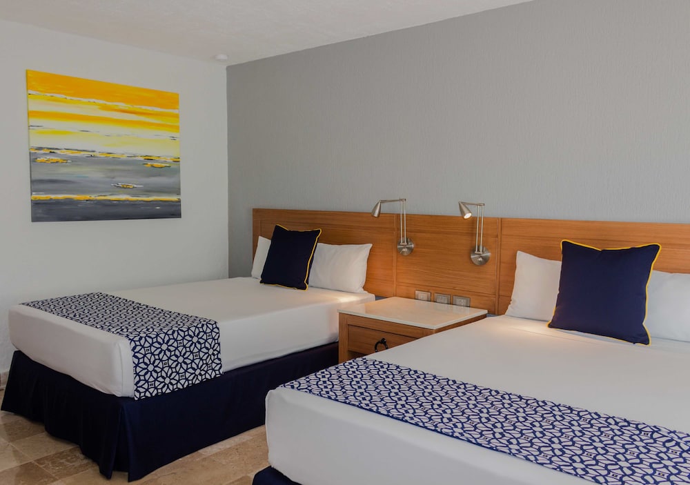 Plaza Pelicanos Club Beach Resort 15/50