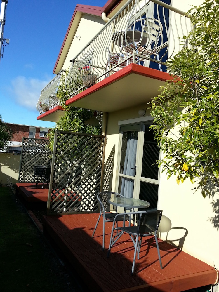New Castle Motor Lodge 5/53