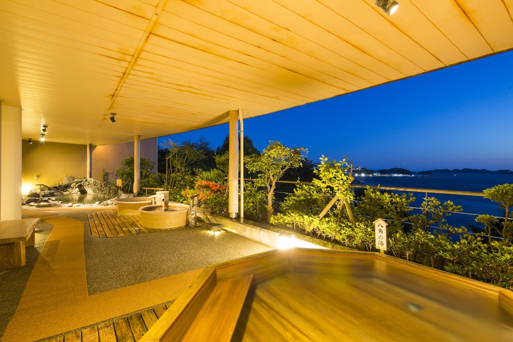 Toba Seaside Hotel 24/54