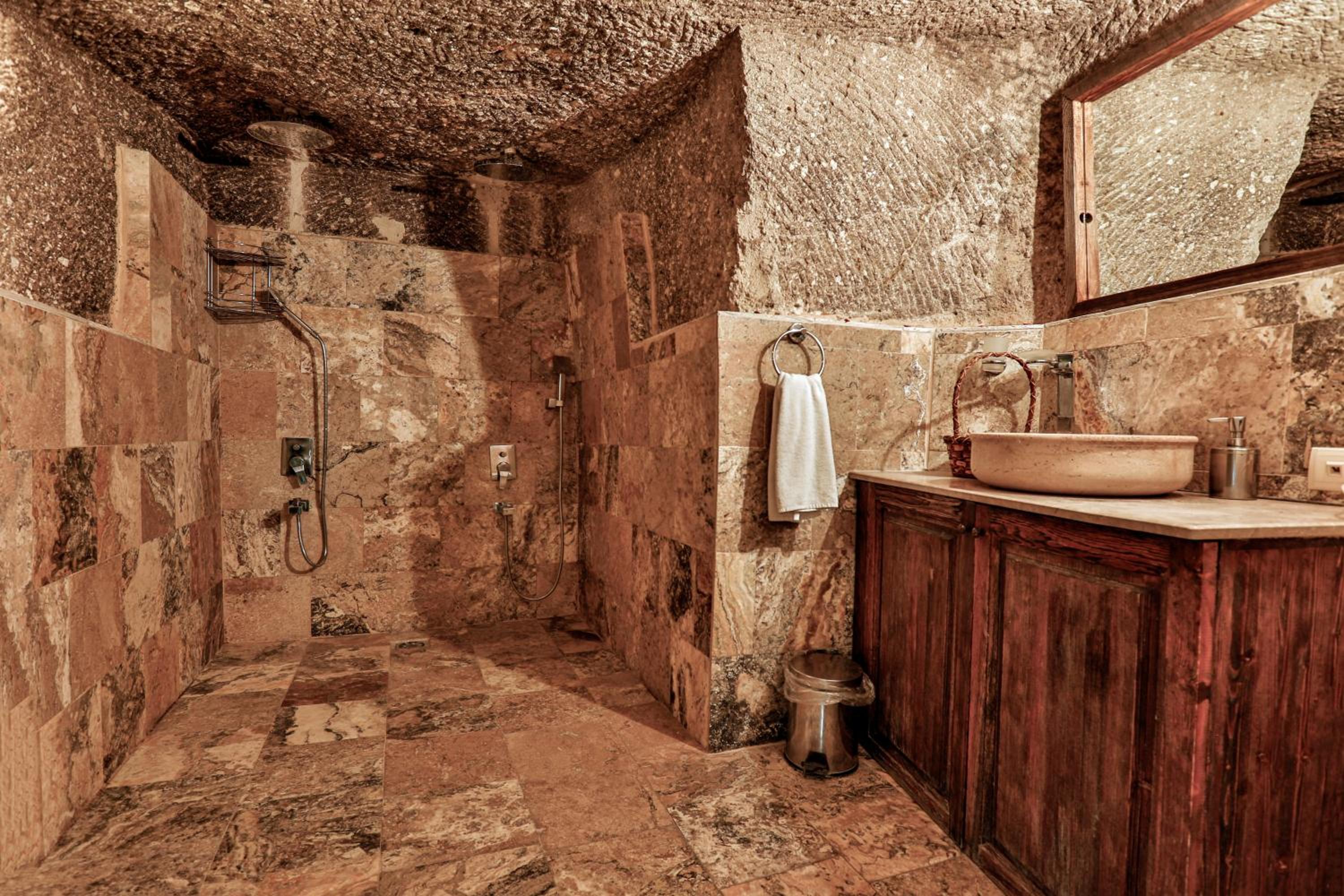 Cave, Honeymoon