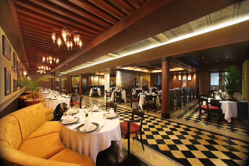 Gokulam Grand Hotel Spa 55/75