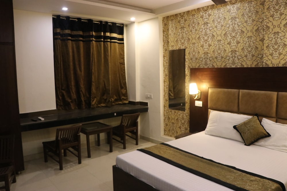 Oyo 12206 Hotel The Black Gold 21/50