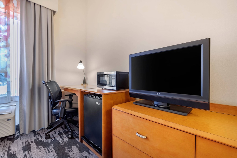 Fairfield Inn Suites Rockford 45/46
