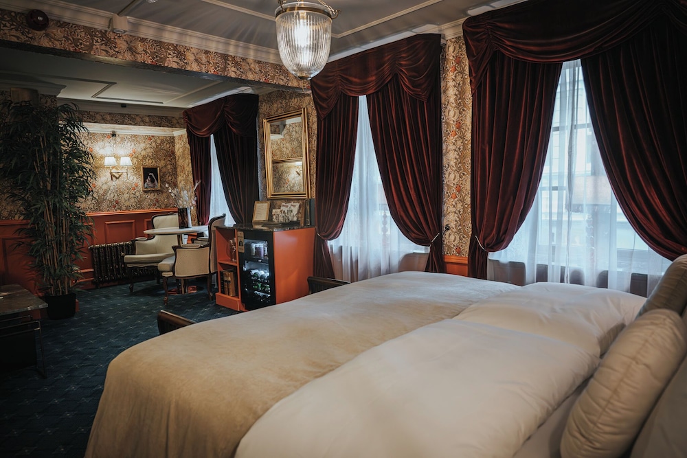 NOBLE, KING BED, LARGE