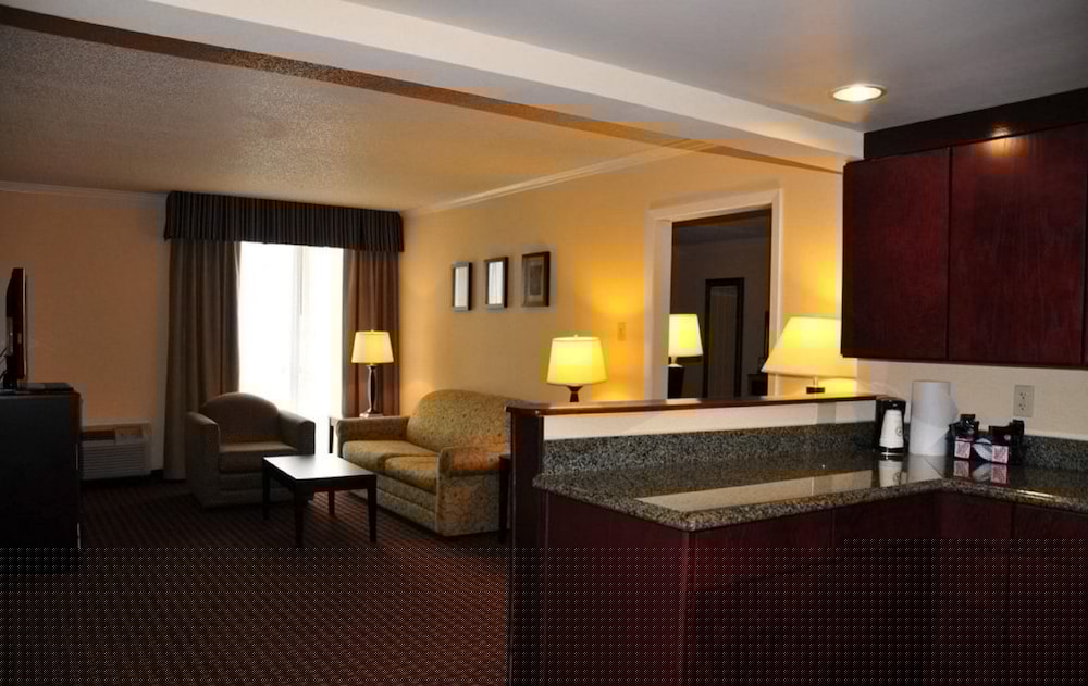 Holiday Inn Corpus Christi Arpt Conf Ctr, an IHG Hotel 50/79
