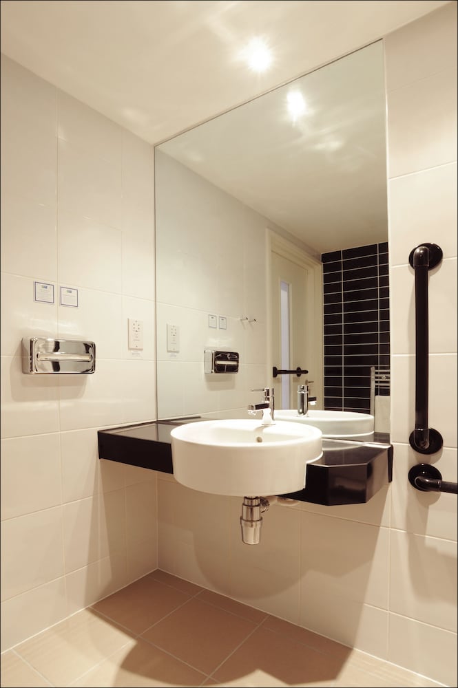 Holiday Inn Express Birmingham - Snow Hill 7/55