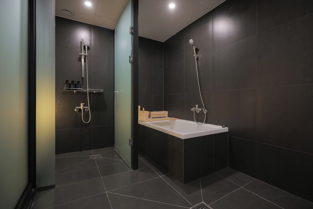 Ehotel Gumi 51/53