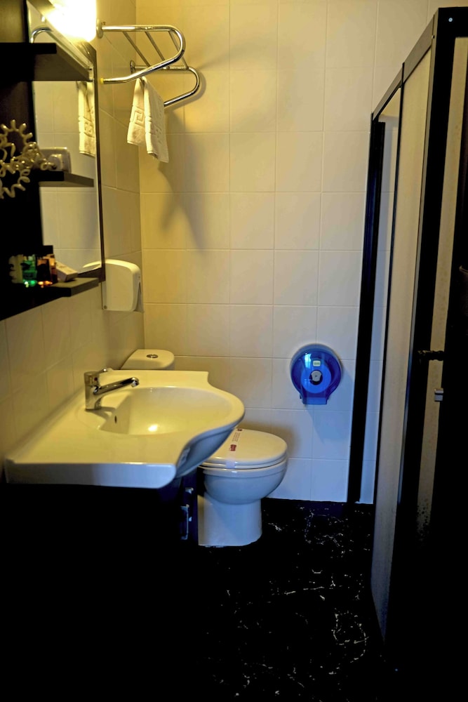 YASEMIN HOTEL 39/39