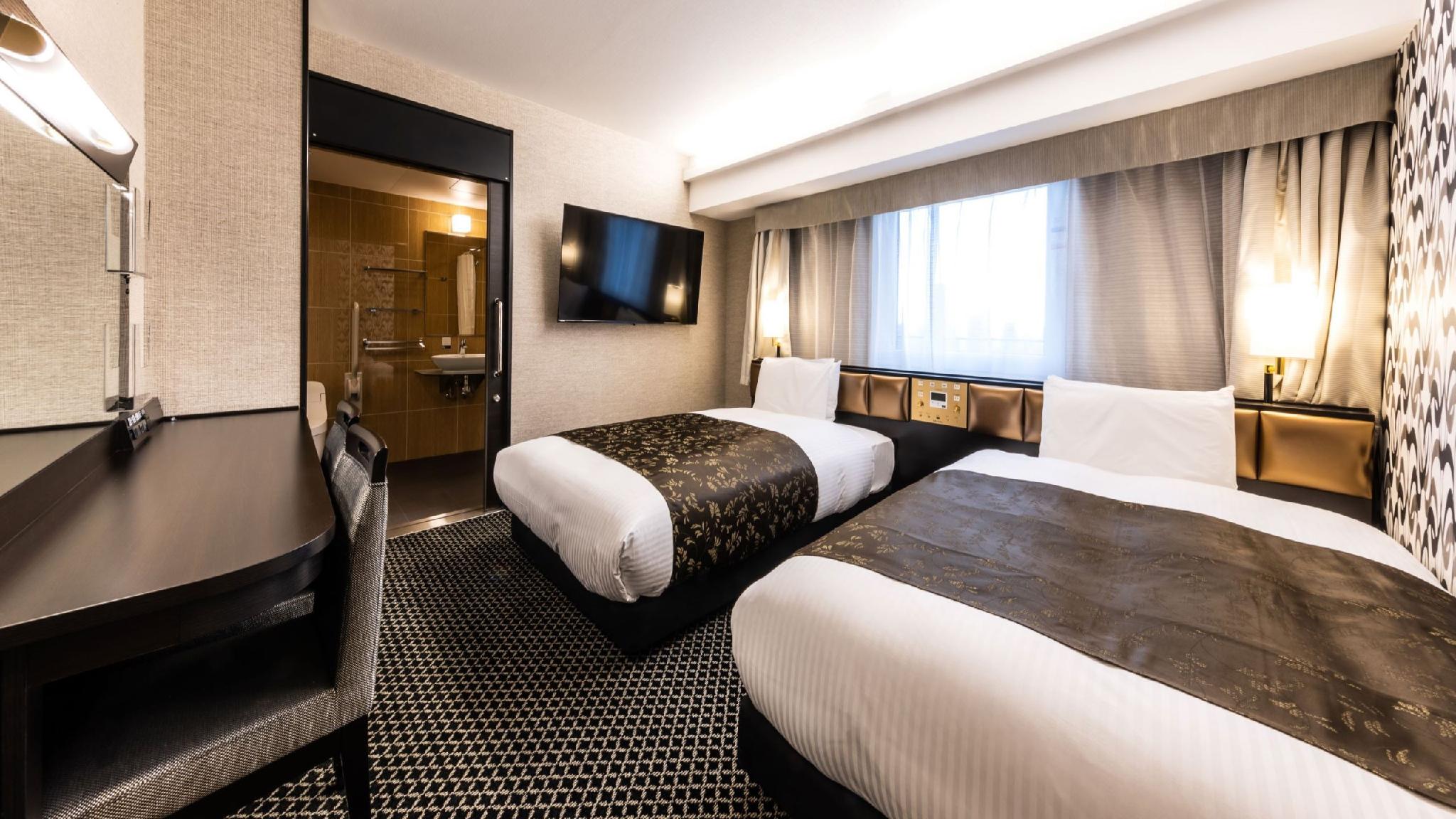 Room, Twin Beds, Sky Floor, Accessible