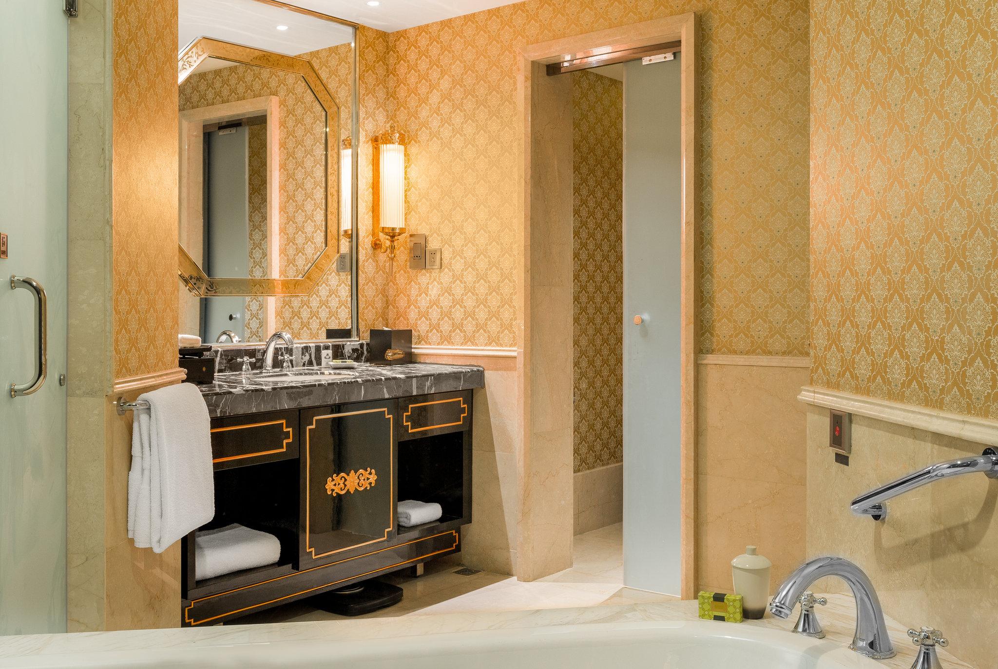 1 Bedroom, Suite, Club Lounge Access