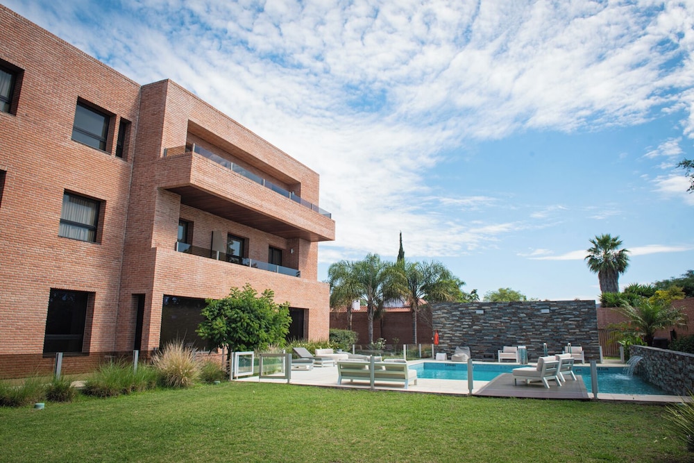 Neper Select Hotel 32/36