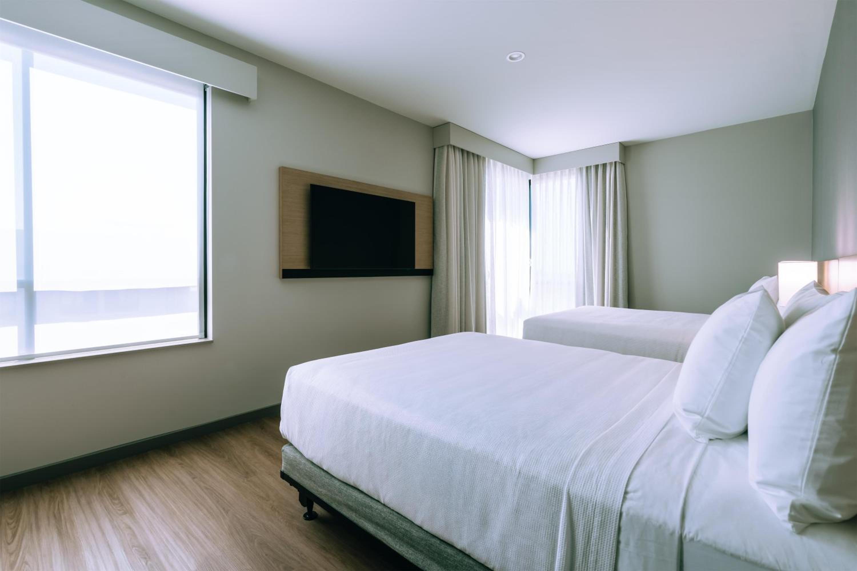 Hyatt Place Ontario Airport 18/50