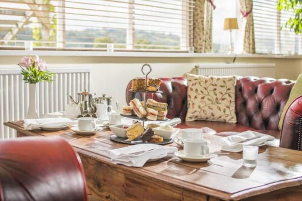 The Manor Hotel 43/53