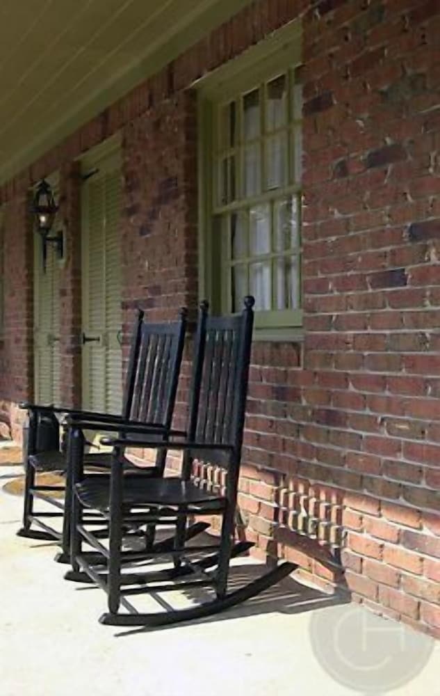 Hillwinds Inn 33/44