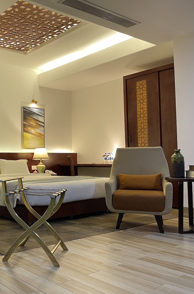 Empyrean Hotel 32/50