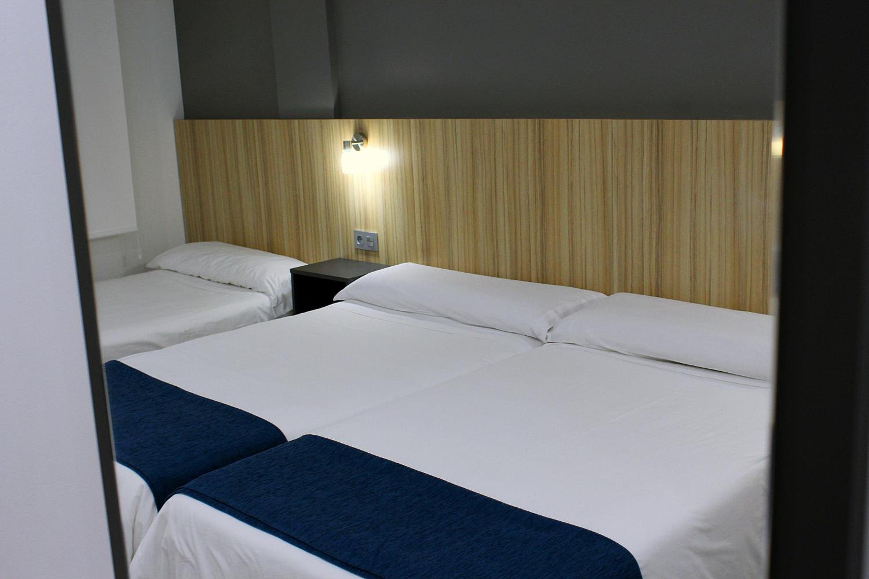 غرفة ثلاثية، Hotel Altiana 2/10