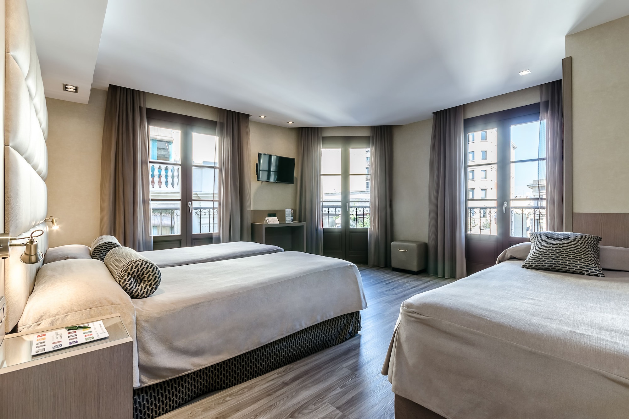 ROOM, TRIPLE