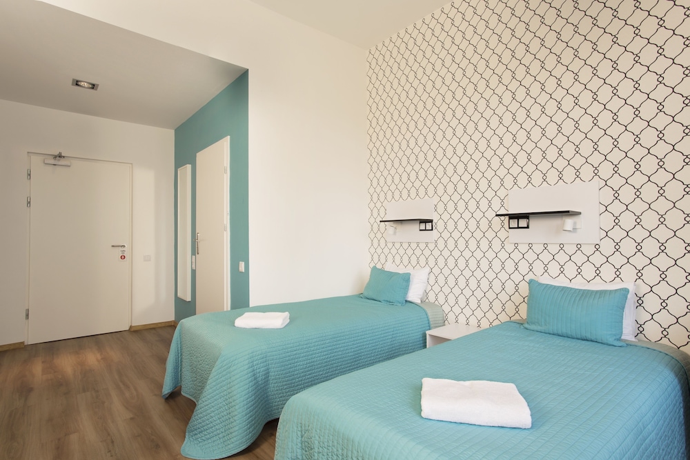 1 BEDROOM, COMFORT, TWIN BEDS