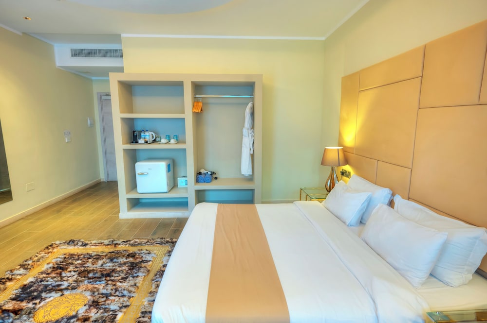 Premium, Studio, Suite, King Bed, Plunge Pool