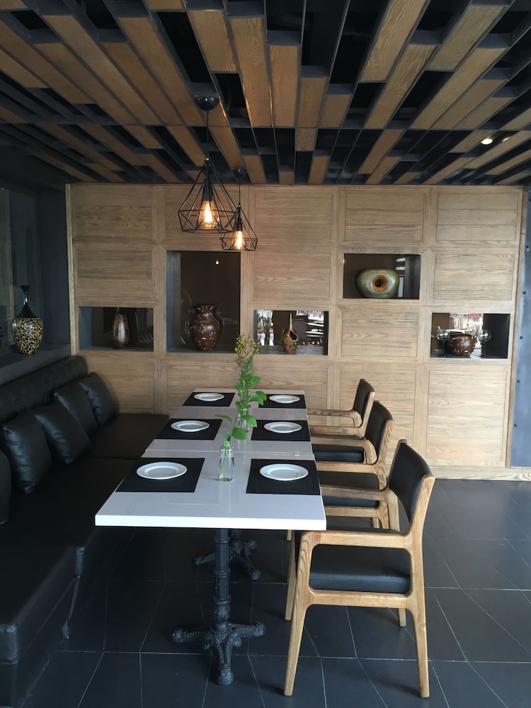 Bespoke Trendy Hotel Hanoi 47/50