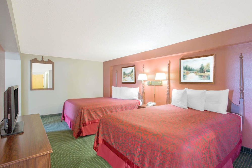 Days Inn by Wyndham Custer 7/36