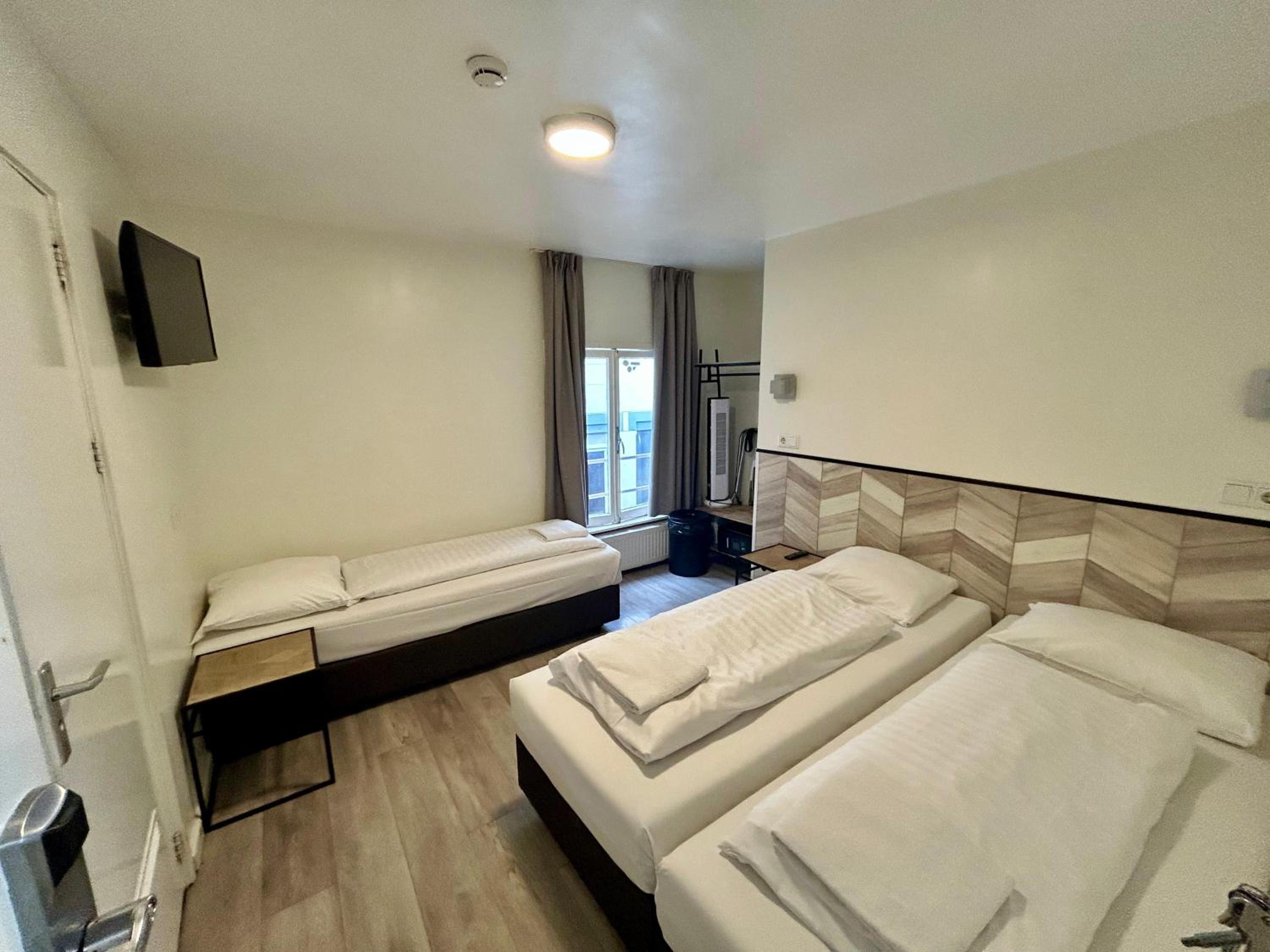 Room, Triple