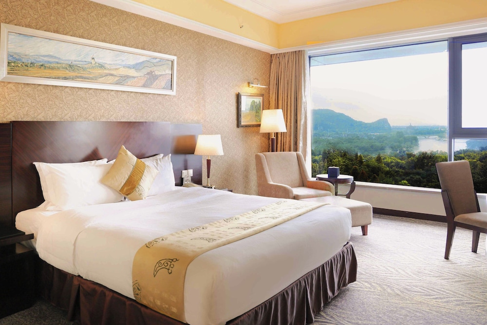 STANDARD, KING BED, RIVER VIEW