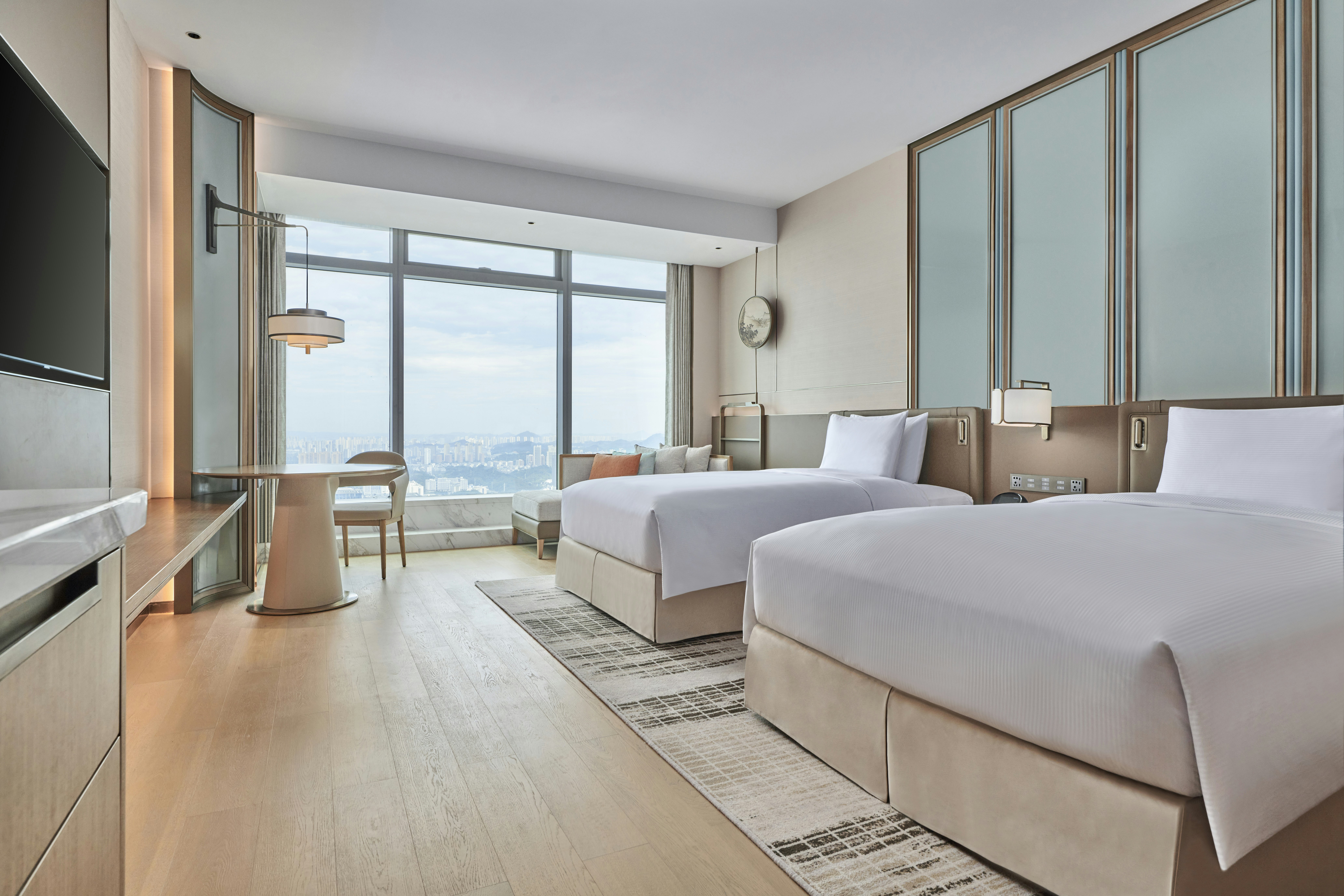 DELUXE, TWIN BEDS
