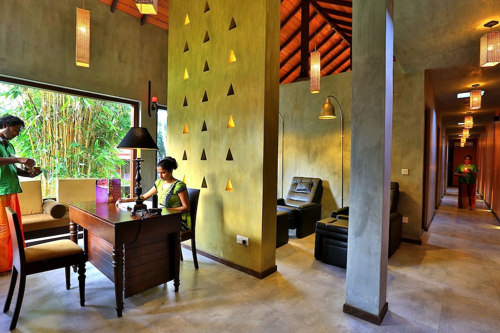 Chaarya Resort Spa By Chandrika 51/60