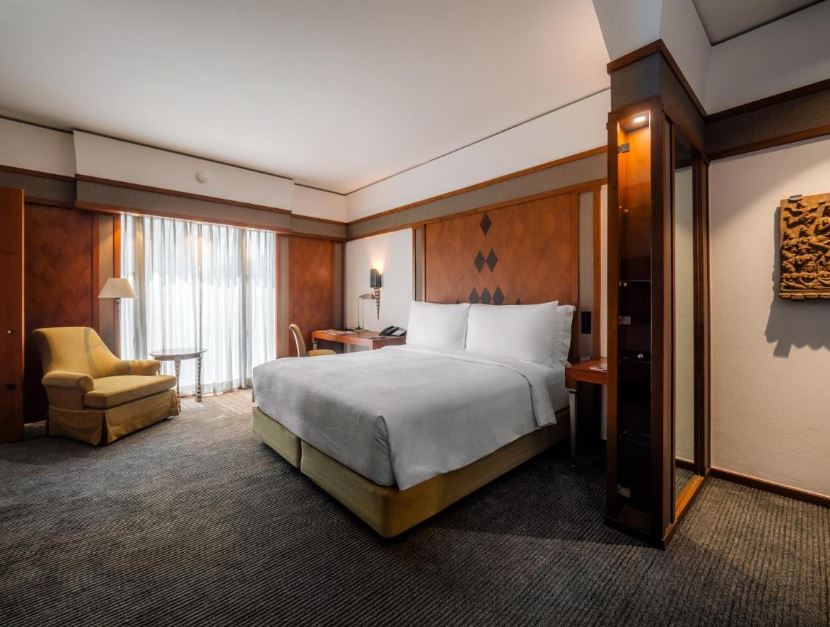 DELUXE ROOM