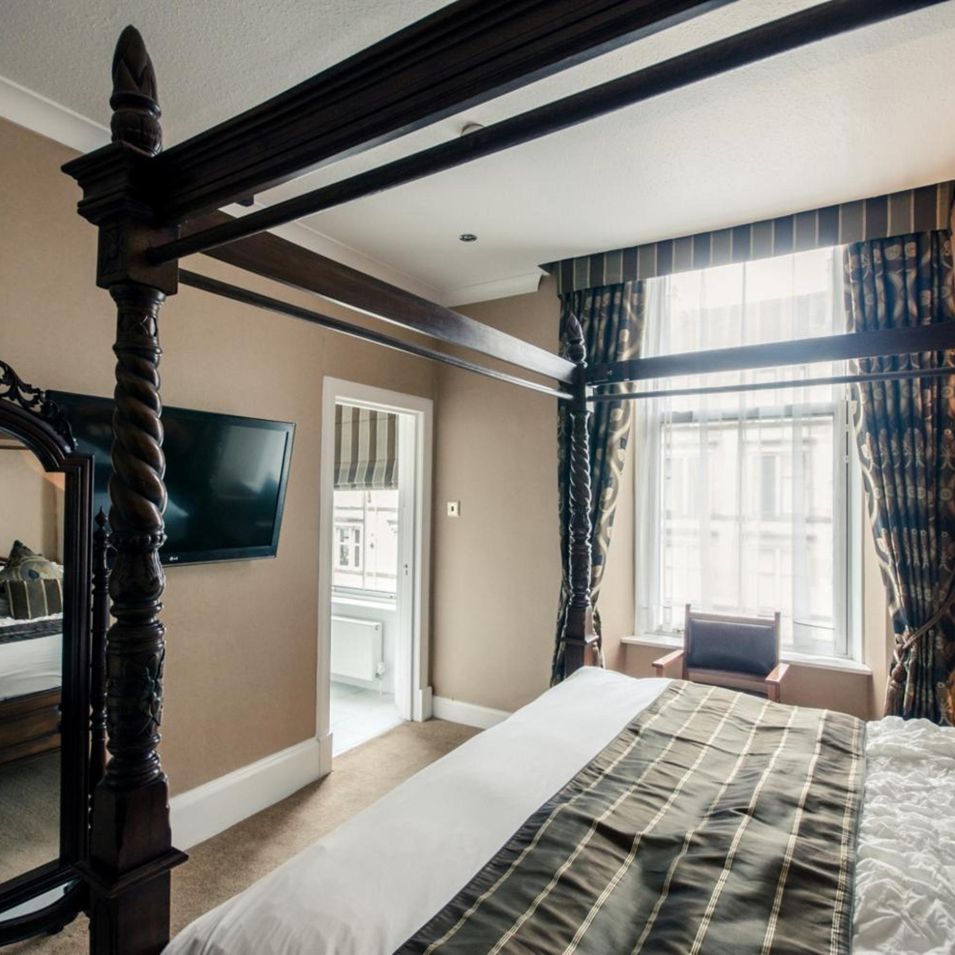 Four Poster