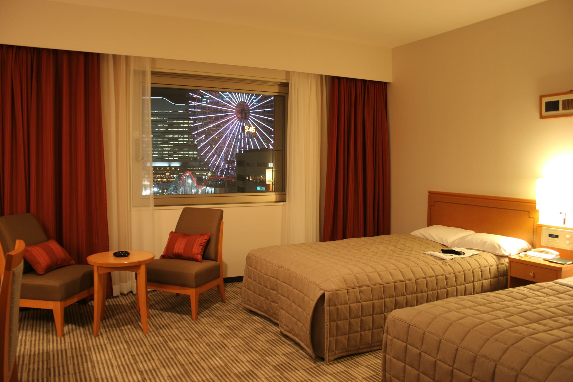 ROOM, TWIN BEDS