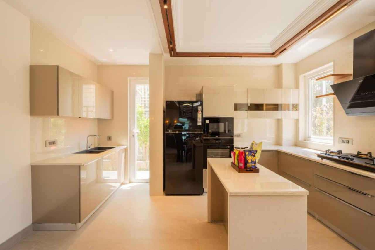 ELIVAAS prive The Royce Daisy Ultra Luxe 4 BHK Villa With Pvt Pool Jacuzzi 360 Hill Views 19/29