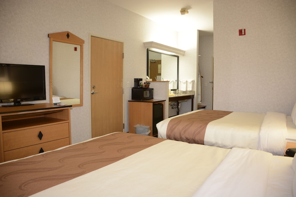 Quality Inn & Suites Denver International Airport 14/42