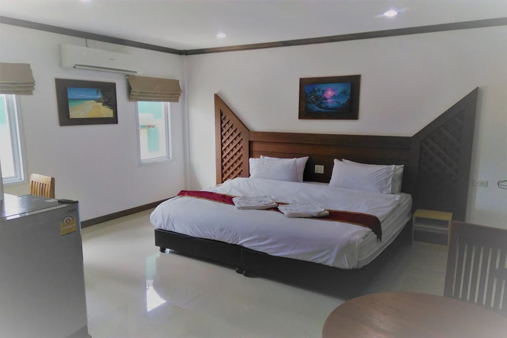 Panmanee Hotel 10/35