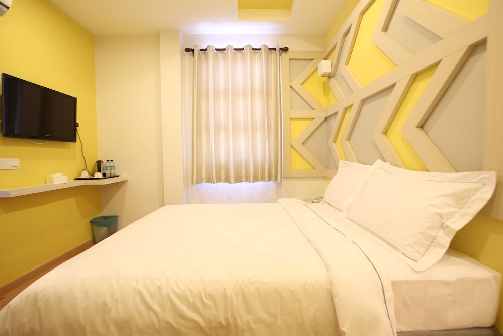 SUPERIOR, QUEEN BED