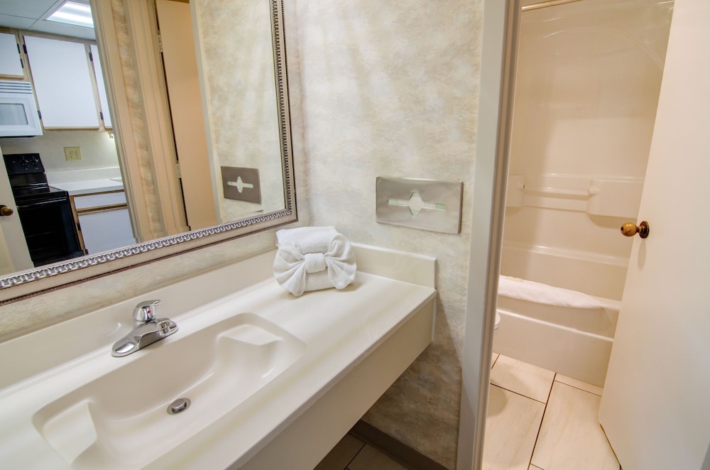 Captains Quarters Resort 14/72