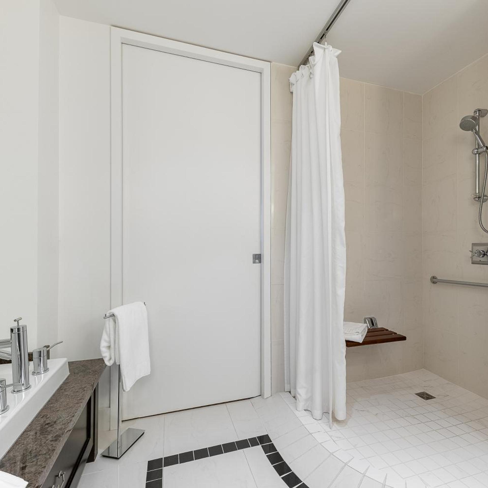 Urban, Vip, Suite, King Bed, Lounge Access, Accessible، Hotel Le Bonne Entente 4/4