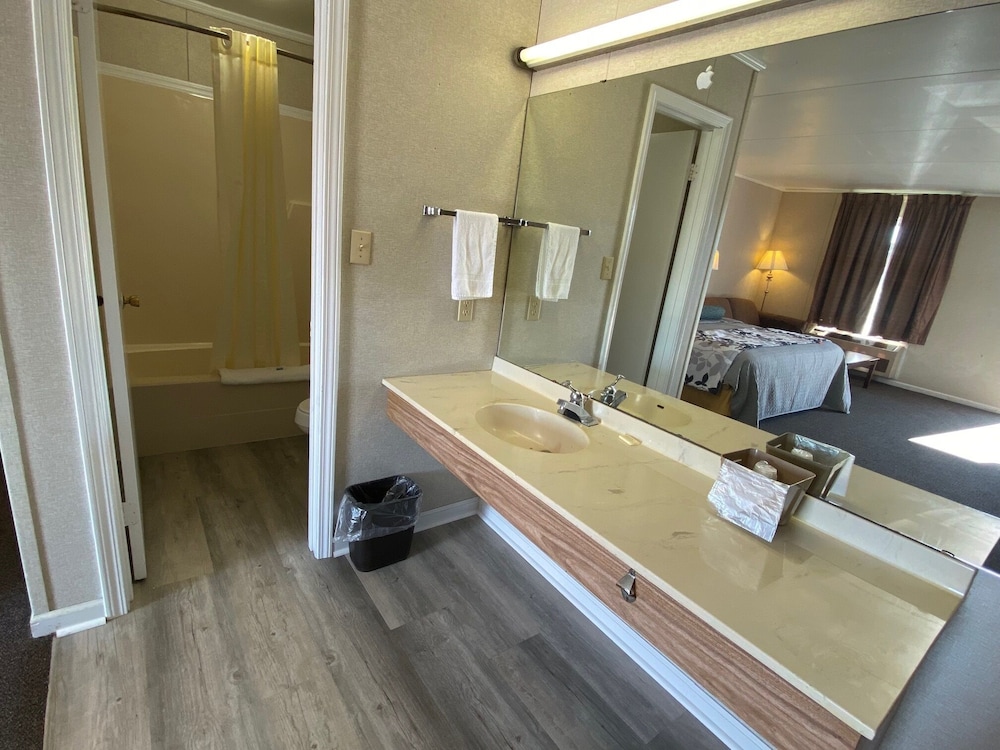 Sherwood Motel 11/21