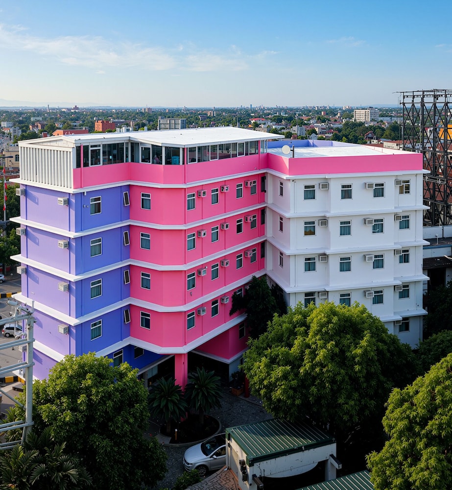 Myspace Hotel At Bgc 2/70