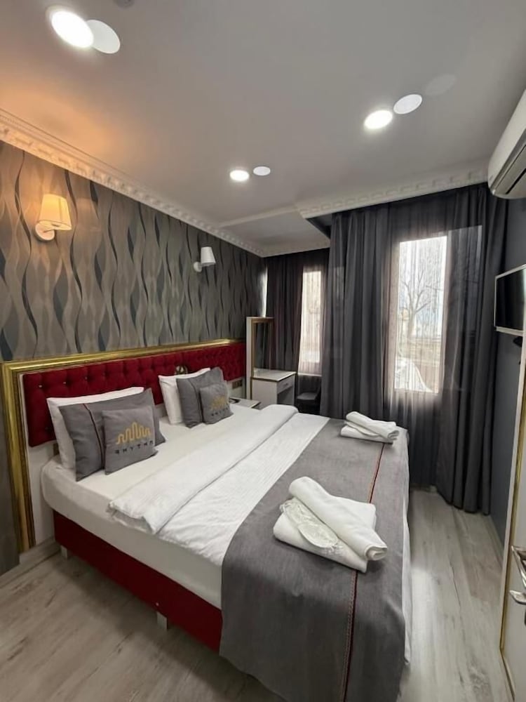 Rhythm Hotel 15/50