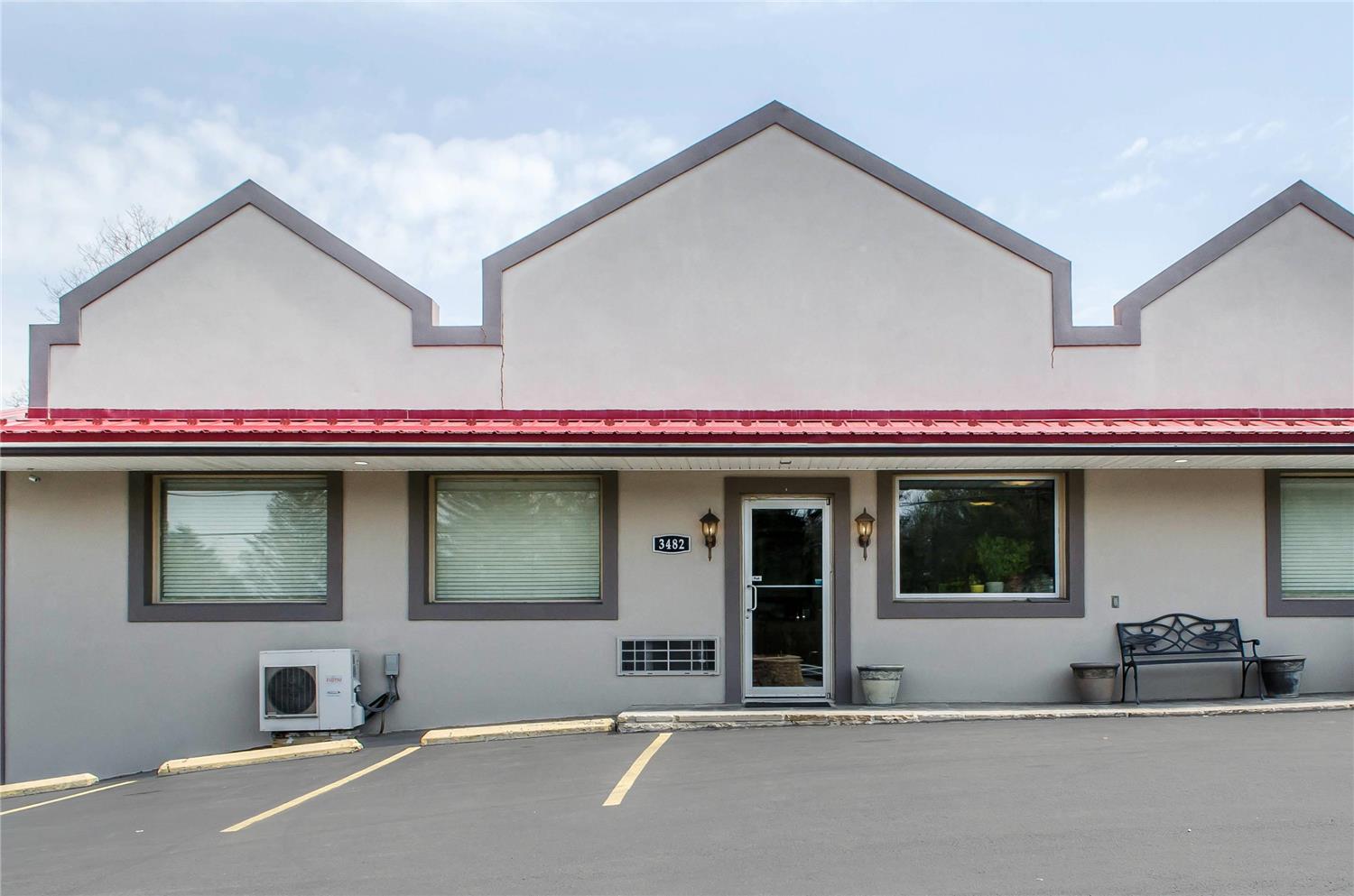 Econo Lodge Bellefonte I-99 4/17