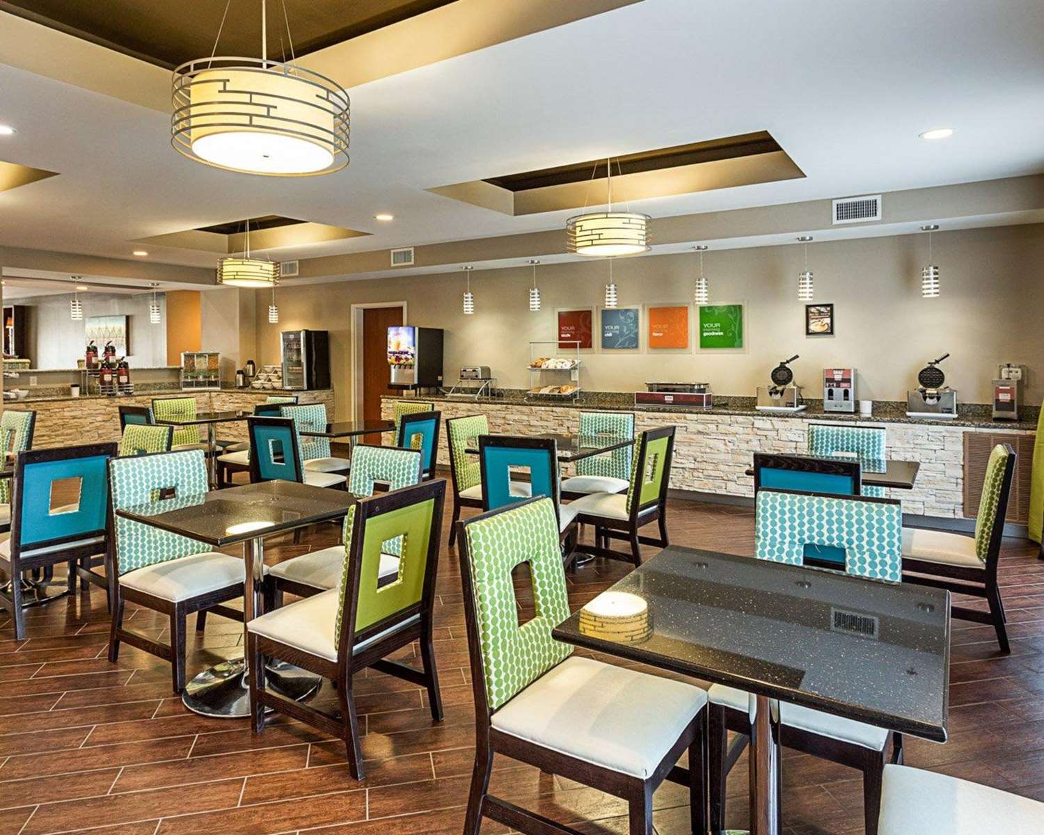Comfort Suites Near Tanger Outlet Mall 16/18