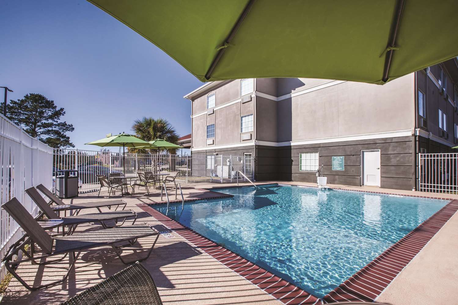 La Quinta Inn Suites By Wyndham Walker Denham Springs 15/22