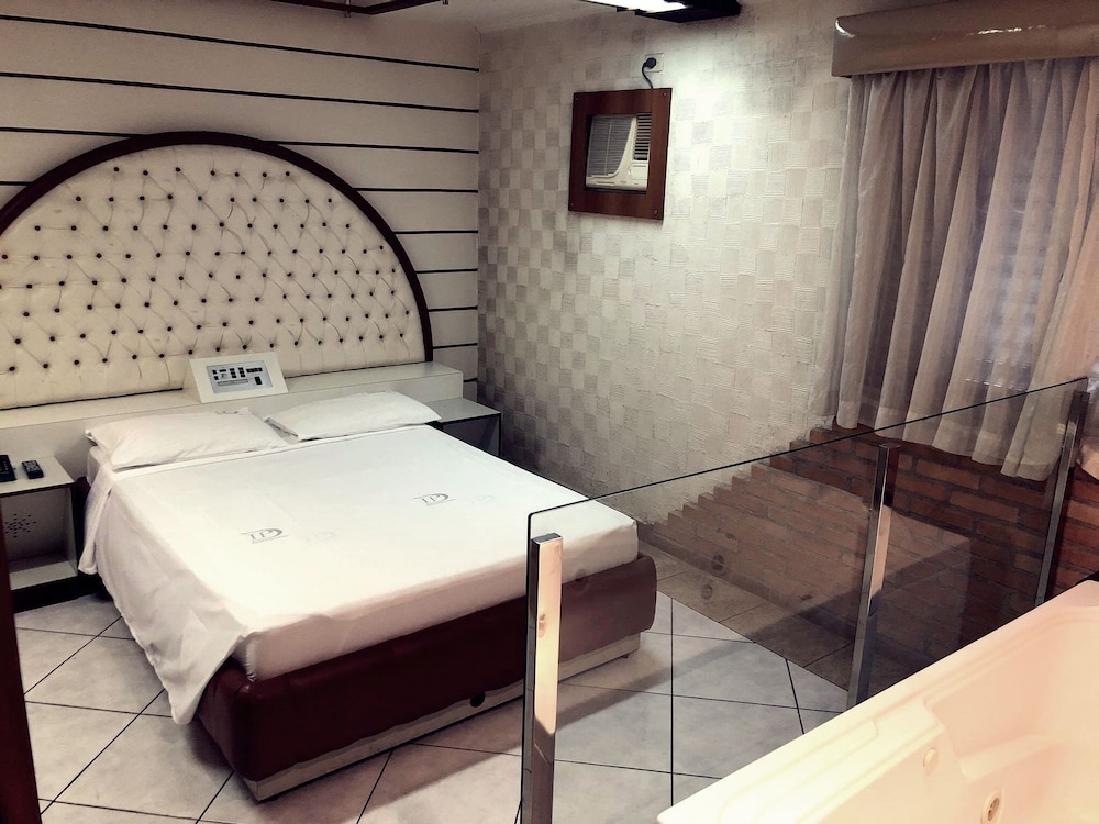 David Plaza Hotel 33/56