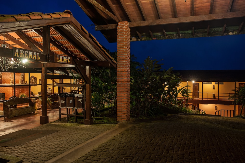 Arenal Lodge 69/73