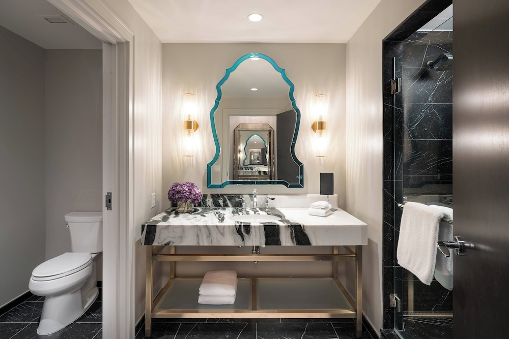 غرفة بسرير كينج بشرفة بإطلالة، Grand Bohemian Hotel Charlotte Autograph Collection 4/9