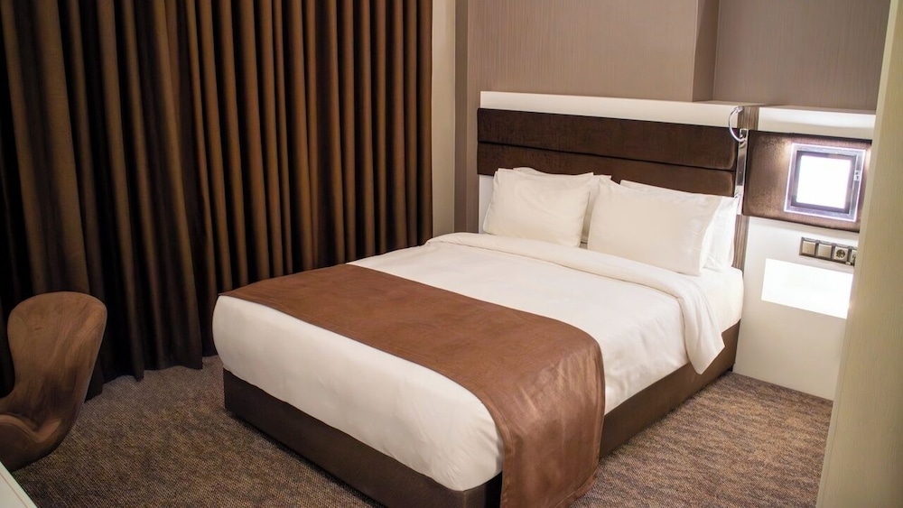 Modernity Hotel 7/37